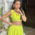 Tanya Sharma Instagram - The highlighter you need but can’t get hold of 🫰🏻😝 . . #explore #tanyasharma #neon #lehnga #love #tanyasharma #instafashion