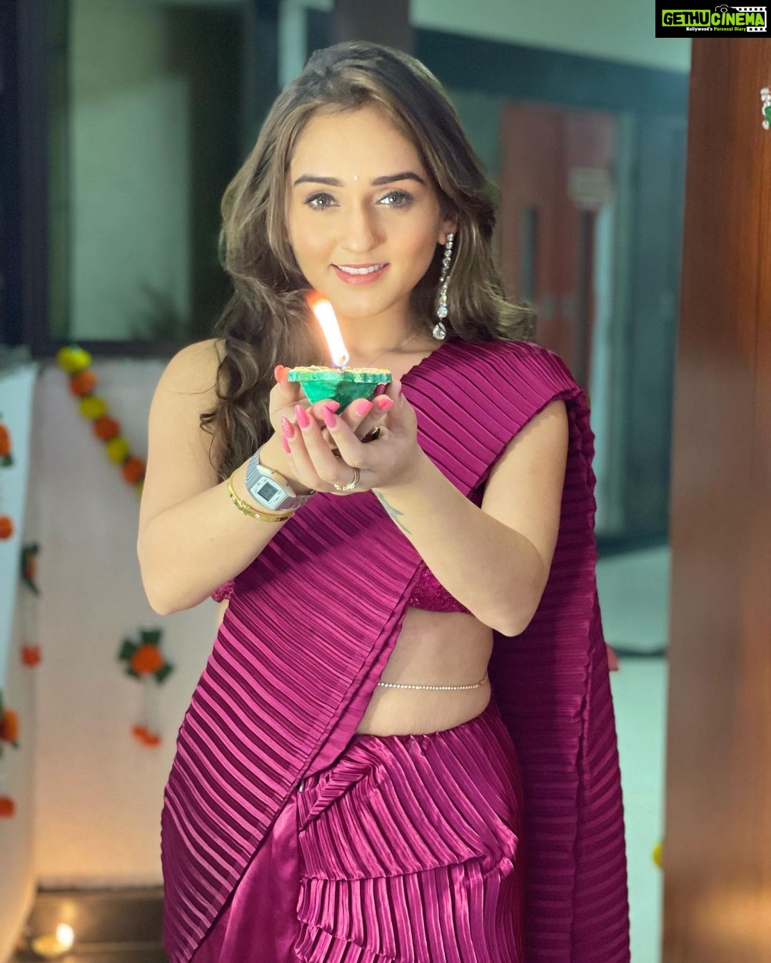 Tanya Sharma Instagram - Mandatory diya pictures on #diwali 🪔 . . #diwalioutfit #saree #love #instagood #ethnicwear #traditional #picoftheday #explore #tanyasharma