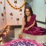 Tanya Sharma Instagram - Diwali ki शुभकामनाएँ #diwali2022 -from Sharma’s 🪔🤗 . . Wearing- @lavanyathelabel you #diwali #family #grateful #lights #festival #tanyasharma #sharma #sharmasisters #instagood