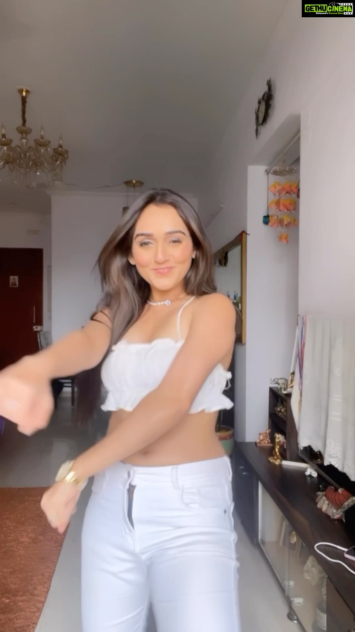 Tanya Sharma Instagram - I just wanna have a good night yeah 🤍🤓 . . #reels #reelsinstagram #reelsindia #reelkarofeelkaro #reelitfeelit #trending #explore #fyp #girls #tanyasharma