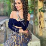 Tanya Sharma Instagram - Tum halki si sharmana hum tere hojayenge ✨✌🏻 . . Makeup - @pakumar3021 Hair - @vishwkarma.naina #diwali #instagood #picoftheday #tanyasharma #love #light #gratitude