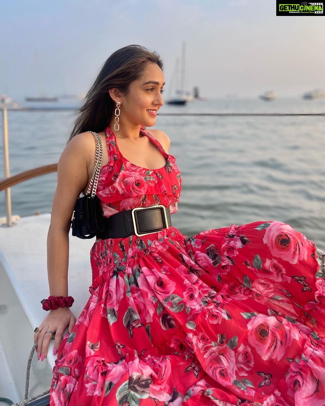 Tanya Sharma Instagram - Sailing ⛵️ day ✨ . . Wearing - @a.la.modebyakanksha #saturday #instagood #instadaily #tanyasharma #sailing