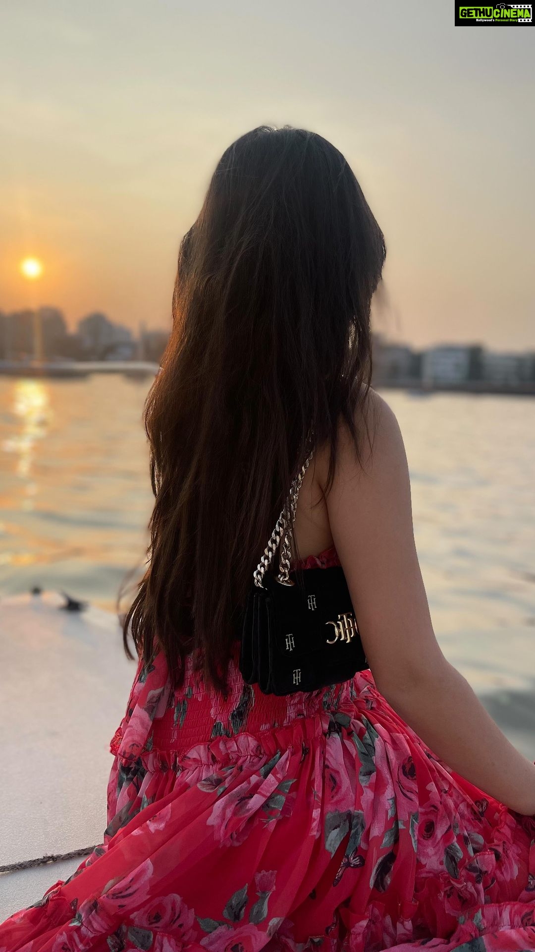 Tanya Sharma Instagram - #reels #reellife Beautiful Sunday spent well with @discoversailingindia . . Wearing - @a.la.modebyakanksha #reels #reelsinstagram #reelkarofeelkaro #trendsetter #trending #sea #instagood #tanyasharma #explore Taj Mahal Palace Hotel, Mumbai, India