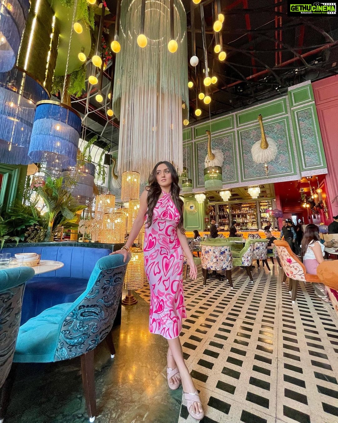 Tanya Sharma Instagram - Ms Pinky is ready now 🌸☺️ . . #lunchdate #instafashion #love #grateful #sisters #sharmasisters #tanyasharma