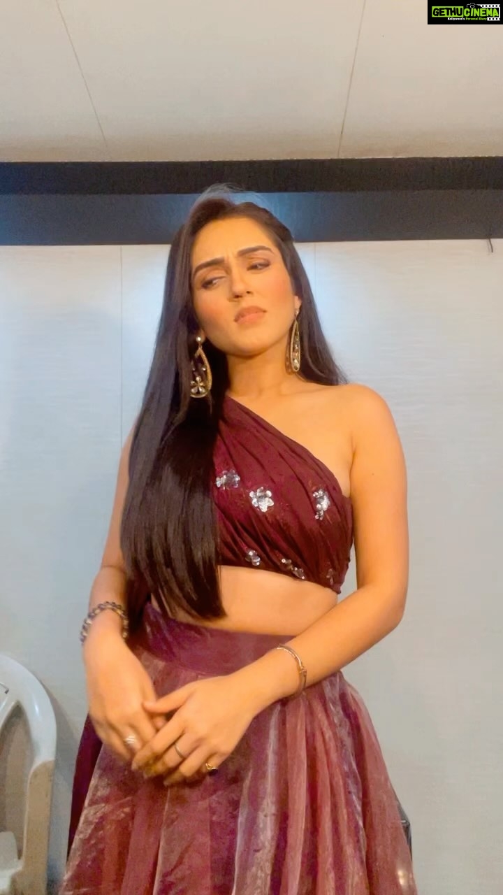 Tanya Sharma Instagram - Kareena kapoor fan club 🙌🏻 always 💓 . . #reels #reelsinstagram #reelkarofeelkaro #trendsetter #kareenakapoor #dialogue #tanyasharma #instagood #explore #trendingreels