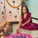 Tanya Sharma Instagram - Diwali ki शुभकामनाएँ #diwali2022 -from Sharma’s 🪔🤗 . . Wearing- @lavanyathelabel you #diwali #family #grateful #lights #festival #tanyasharma #sharma #sharmasisters #instagood