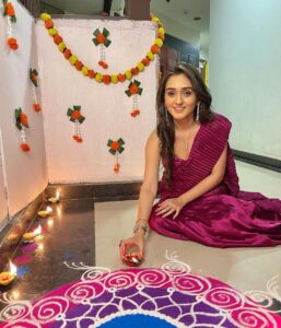 Tanya Sharma Instagram - Diwali ki शुभकामनाएँ #diwali2022 
-from Sharma’s 🪔🤗
.
.
Wearing- @lavanyathelabel 
you #diwali #family #grateful #lights #festival #tanyasharma #sharma #sharmasisters #instagood
