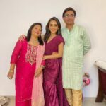 Tanya Sharma Instagram - Diwali ki शुभकामनाएँ #diwali2022 -from Sharma’s 🪔🤗 . . Wearing- @lavanyathelabel you #diwali #family #grateful #lights #festival #tanyasharma #sharma #sharmasisters #instagood