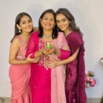 Tanya Sharma Instagram - Diwali ki शुभकामनाएँ #diwali2022 -from Sharma’s 🪔🤗 . . Wearing- @lavanyathelabel you #diwali #family #grateful #lights #festival #tanyasharma #sharma #sharmasisters #instagood