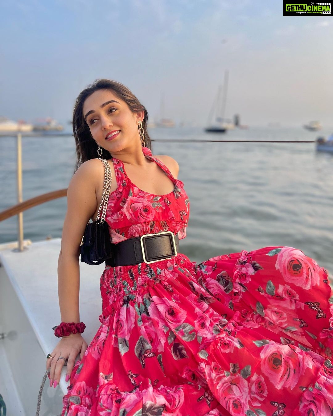 Tanya Sharma Instagram - Sailing ⛵️ day ✨ . . Wearing - @a.la.modebyakanksha #saturday #instagood #instadaily #tanyasharma #sailing