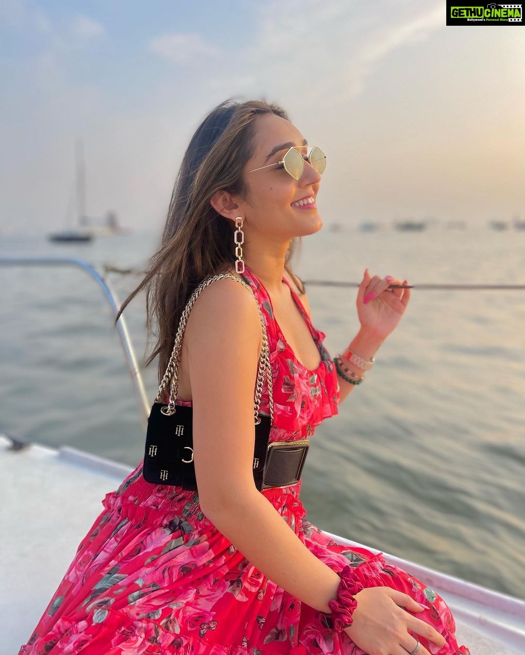 Tanya Sharma Instagram - Sailing ⛵️ day ✨ . . Wearing - @a.la.modebyakanksha #saturday #instagood #instadaily #tanyasharma #sailing