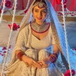 Tanya Sharma Instagram - Jane kitne dino ke baad gali mei aaj chand nikla 🌙 . . I hope you’ll are watching Chaya’s journey in ssk2 at 6pm only on @colorstv don’t miss it 😘✨ #tvshow #instagood #serial #photooftheday #tanyasharma #bridal #brideoftheday