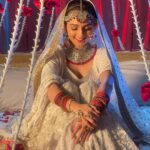 Tanya Sharma Instagram - Jane kitne dino ke baad gali mei aaj chand nikla 🌙 . . I hope you’ll are watching Chaya’s journey in ssk2 at 6pm only on @colorstv don’t miss it 😘✨ #tvshow #instagood #serial #photooftheday #tanyasharma #bridal #brideoftheday