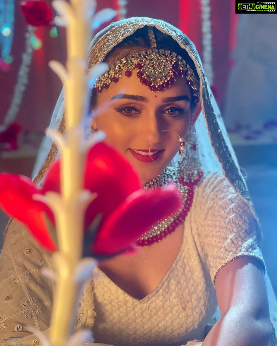 Tanya Sharma Instagram - Tum tak 🌙✨ . . . Makeup - @pakumar3021 Hair - @vishwkarma.naina #ssk2 #reema #bride #bridemakeup #bridesofindia #tanyasharma #instagram #instagood #photooftheday #upcoming #tvshow
