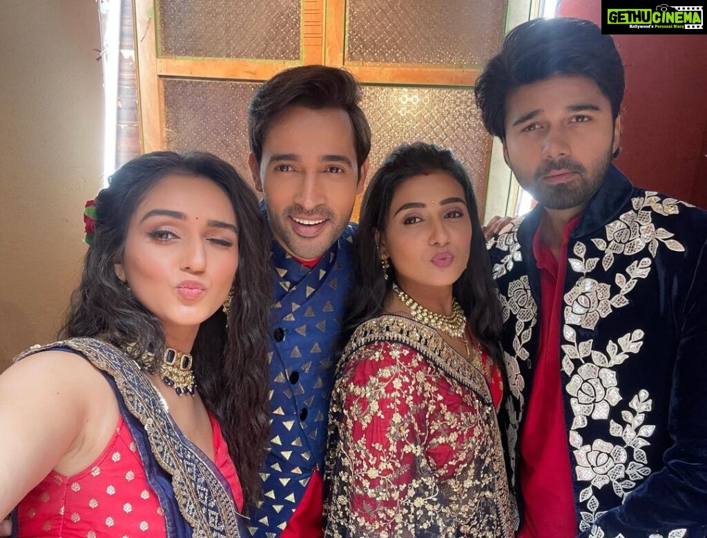 Tanya Sharma Instagram - Watch sasural simar Ka 2 at 6pm only on @colorstv from today !! Yes guys please humara sath na chodna because we are going to surprise you with some amazing tracks and you will not be disappointed ❤️😘 #ssk2 #avinashmukherjee #karansharma #tanyasharma #radhikamuthukumar #colors #fantastic 4 🌈🥰