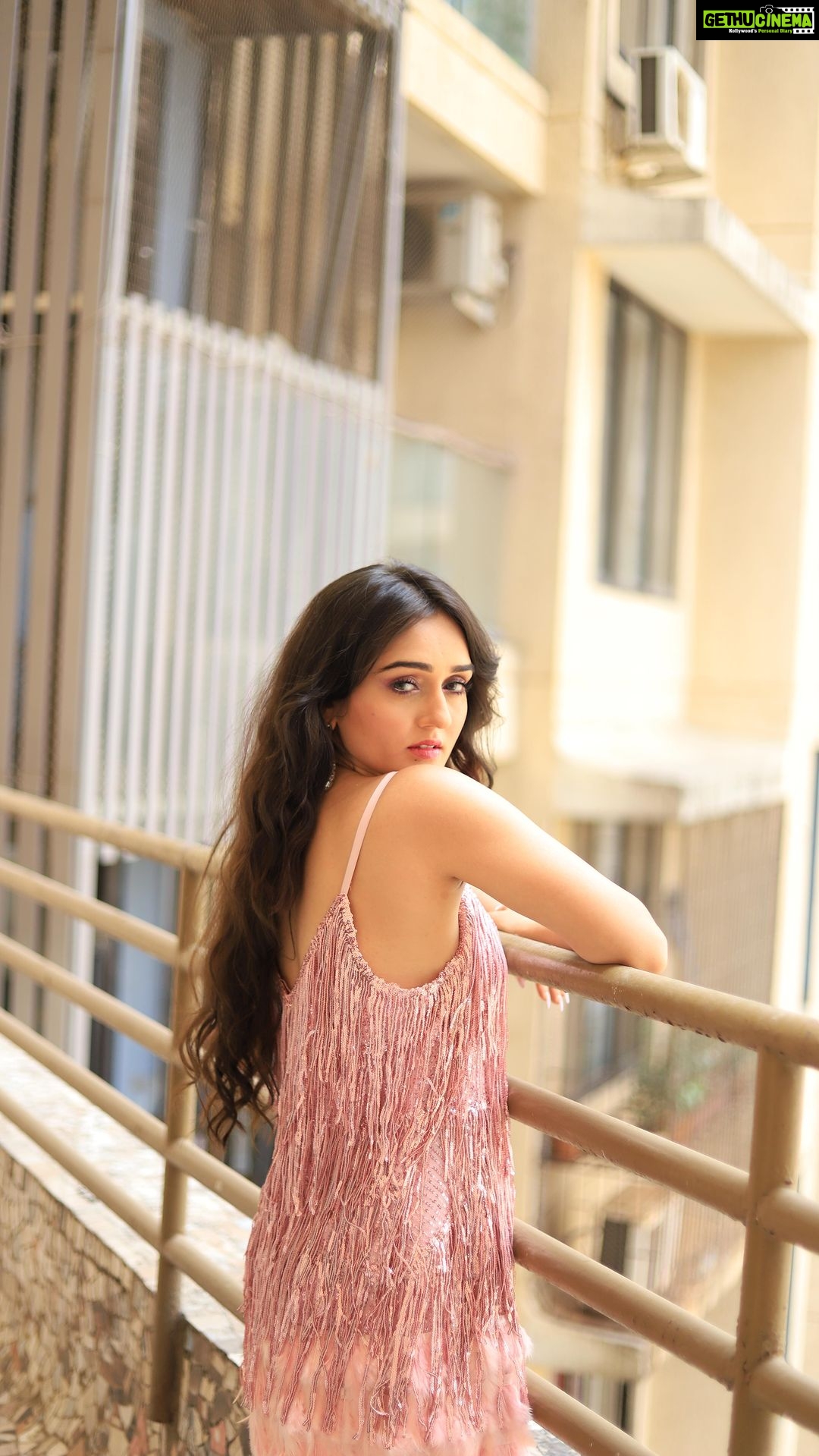 Tanya Sharma Instagram - Tera hi Tera intezar Hain ☺️✨ . . #reels #trendsetter #trending #reelsinstagram #reelkarofeelkaro #explore #touchme #bollywoodsongs #tanyasharma