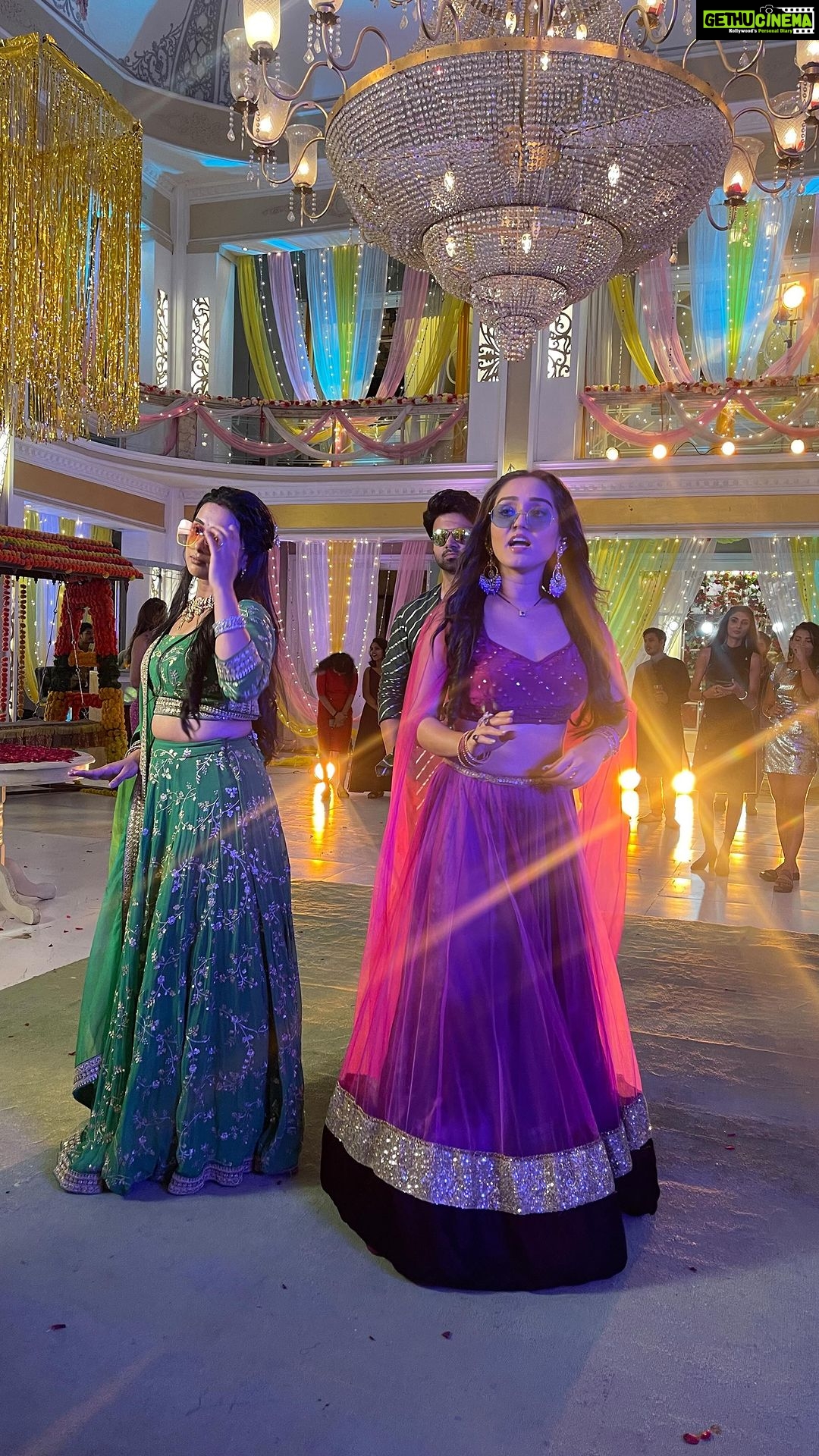 Tanya Sharma Instagram - Triple the fun 🤩 #reema #simar #aarav hope you’ll are enjoying ssk2 🥰 keep watching it on @colorstv at 6:30 pm . . #shringaar #reels #onset #dance #dancing #reelitfeelit #reelkarofeelkaro #ssk2 #tanyasharma #radhikamuthukumar #avinashmukherjee