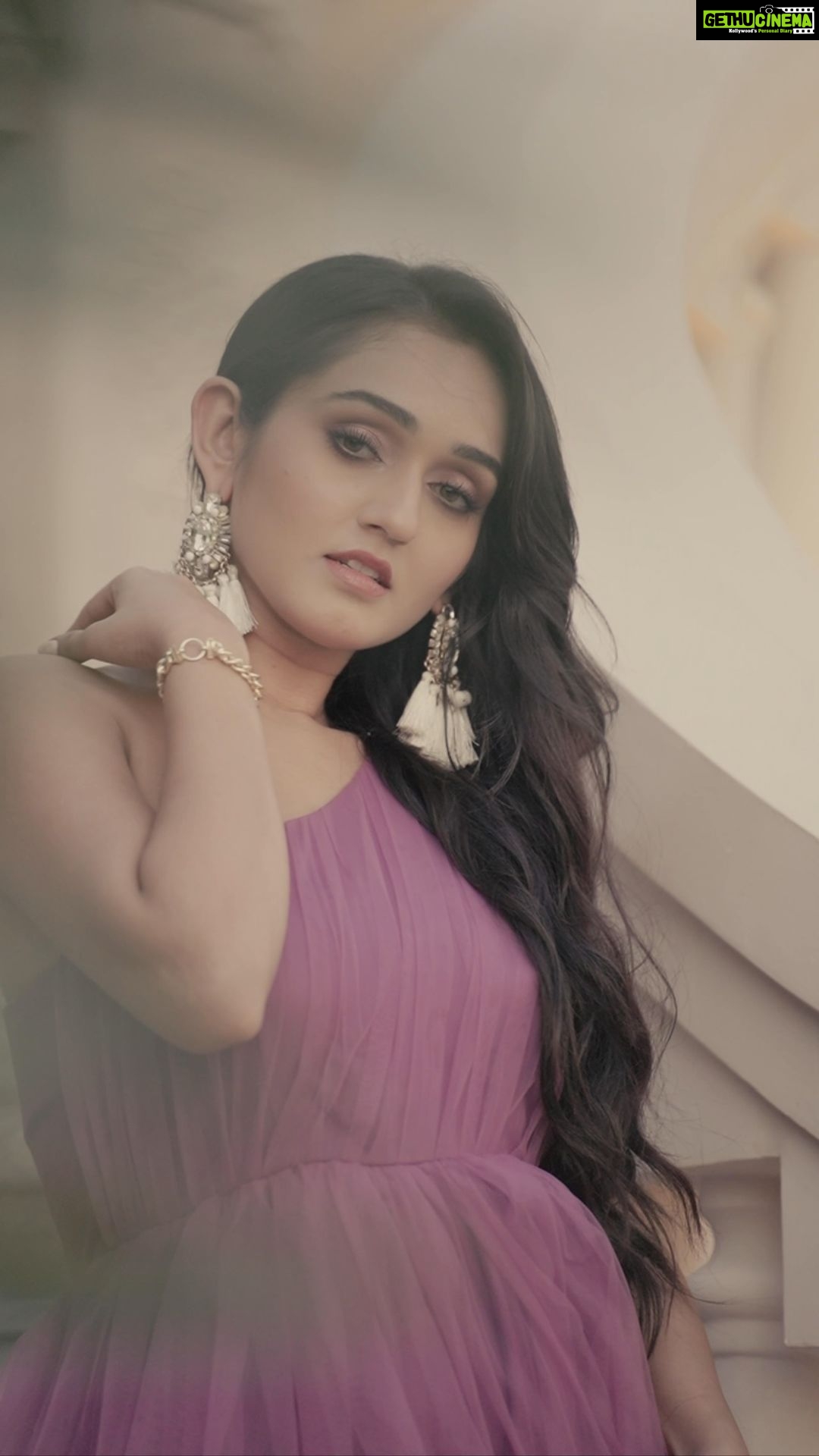 Tanya Sharma Instagram - Tell me. Tell me with your eyes ❤️ #sunday . . #reels #reelsinstagram #reelkarofeelkaro #explore #trending #trendsetter #love #grateful #tanyasharma #trending #viral #instagram #love #explorepage #explore #instagood #fashion #india #trend #instadaily #music #style #trendingnow #reels #photooftheday #bhfyp #instagood #ssk2
