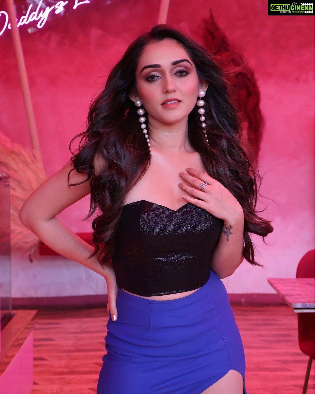 Tanya Sharma Instagram - I think Iโm worth every headache I give ๐ Shot by - @mayank99683 Styled by - @stylespeaksbyhoney_ Outfit - @sewingthestyle Mua - @disharanavat_hmua Hair - @glitzbyritzz Location - @sugardaddybistro #photoshoot #tanyasharma #explore #pink #ootd #throwbackthursday #love #instagood #instafashion #fyp Sugardaddy Bistro