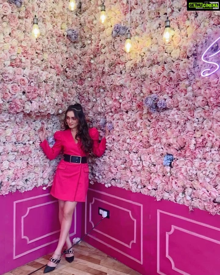 Tanya Sharma Instagram - Good afternoon ladies and DISAPPOINTMENTS🌸 Shot by - @mayank99683 Styled by - @stylespeaksbyhoney_ Mua - @disharanavat_hmua Hair - @glitzbyritzz Location - @sugardaddybistro #photoshoot #tanyasharma #explore #pink #ootd #throwbackthursday #love #instagood #instafashion #fyp