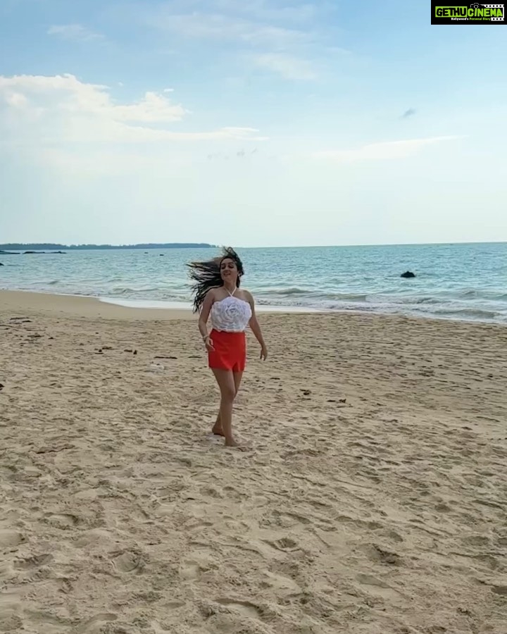 Tanya Sharma Instagram - It was the summer of love 🧡 . . Top - @a_trolley_ofclothes Shorts - @srstore09 Khao Lak, Thailand