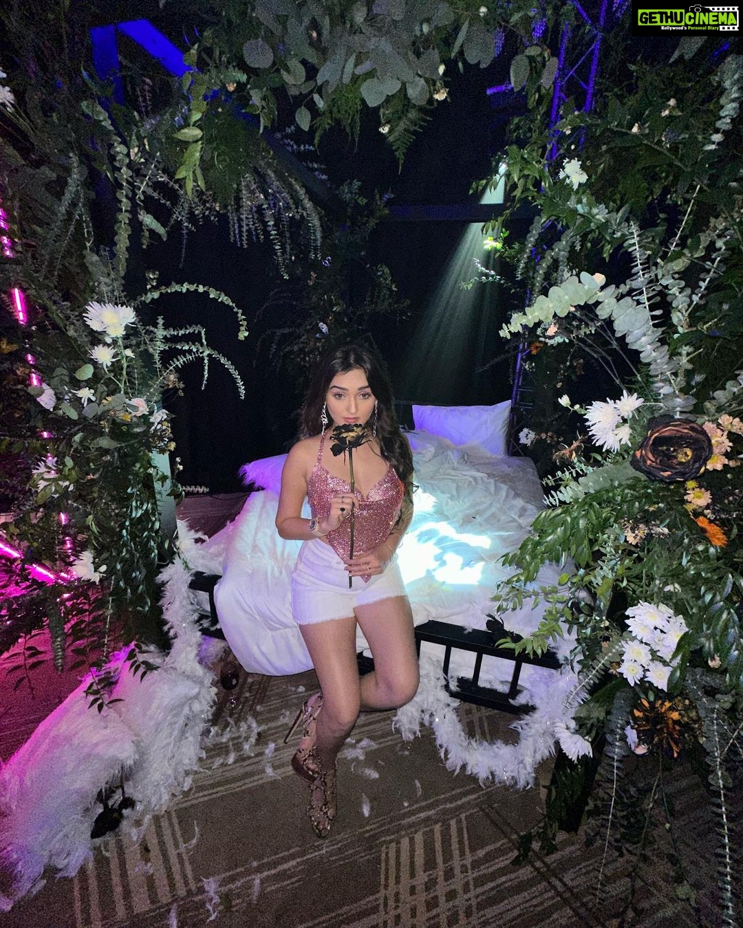 Tanya Sharma Instagram - This heart. It was never this brave ✨ . . Top - @srstore09 #phuket #travelgram #event #ootn #girlsnight #roses #picoftheday #tanyasharma Rose Valley