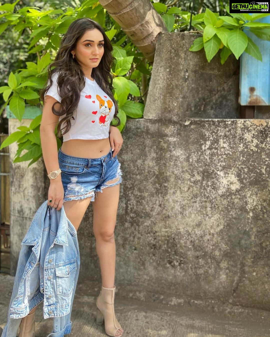 Tanya Sharma Instagram - Itβs all fun and games until I wanna play too ππ
