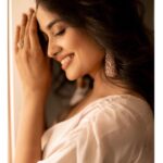 Teju Ashwini Instagram - ⚡️⚡️Onam ashamsagal⚡️⚡️⚡️ Outfit and Styled by - @labelswarupa Photographer - @camerasenthil Makeup - @reenapaiva Hair - @venki_hairstylist Jewellery- @mspinkpantherjewel Location - @ajgardens Orangjised by @rrajeshananda #tejuashwini