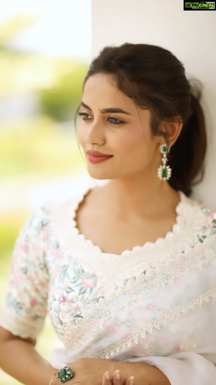 Teju Ashwini Instagram - மேகம் 💫 Outfit : @samyakksarees Styled by - @labelswarupa Photographer - @camerasenthil Makeup - @reenapaiva Hair - @venki_hairstylist Jewellery- @mspinkpantherjewel Location - @ajgardens Orangjised by @rrajeshananda #tejuashwini