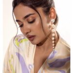 Teju Ashwini Instagram - ⚡️Florissant ⚡️ Shot by @balakumaran.19 Styled by @deekshitanikkam Outfit @maira__vogue Hair @raisedbrowsbybhavani Mua @teamdiamondartistry #tejuashwini