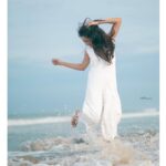Teju Ashwini Instagram - Sky above , sea below , peace within 🤍 @sathyaphotography3 ♥️ #tejuashwini