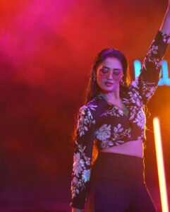 Teju Ashwini Instagram - #patakpatak 💥💥💥

#1minmusic 
@gvprakash @sonymusic_south @manasvinigopal @prashanth_karan @vijayvarman @preksha.chordia @azhar.style @gkb.lyrics @itscsk @instagram 

MUH : @puii_c_ammy 
📸 @the_vier_frames 

#tejuashwini#musicalbum#reelsinstagram