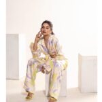 Teju Ashwini Instagram - ⚡️Florissant ⚡️ Shot by @balakumaran.19 Styled by @deekshitanikkam Outfit @maira__vogue Hair @raisedbrowsbybhavani Mua @teamdiamondartistry #tejuashwini