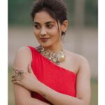 Teju Ashwini Instagram - Wen in doubt, wear RED 🌶 #sheawards @labelswarupa . @mspinkpantherjewel . @parvathamsuhasphotography . @vishaa_hairandmakeup #tejuashwini#lableswarupasathakarni