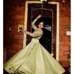Teju Ashwini Instagram – Outfit : @studio149 

📸 @arunprasath_photography 

Jewellery: @mspinkpantherjewel 

Mua : @teamdiamondartistry 

Venue: @rinasvenue 

#tejuashwini#swathiganesh#danceduo#fusion#studio149