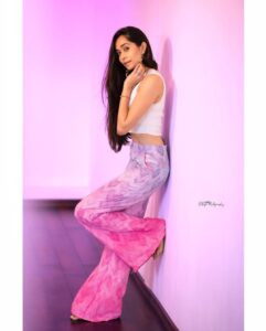 Teju Ashwini Instagram - New dance video coming up with this pataakha @sushmithasuresh93 

Bollywood meets classical to bring in a beautiful fusion to you all ♥️ 

Photographer: @sathyaphotography3 

Outfit : @deepoo_designers 

#tejuashwini#danceduo