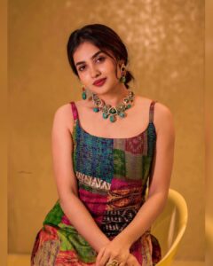 Teju Ashwini Instagram - Somtimes all you need is a little splash of colours ❤️

Outfit and bag by @ekantastudio 
Jewellery @mspinkpantherjewel 

Shot by @sathyaphotography3 

#tejuashwini