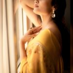 Teju Ashwini Instagram - 💛 Outfit : @samyakksarees Styled by - @labelswarupa Photographer - @camerasenthil Makeup - @reenapaiva Hair - @venki_hairstylist Jewellery- @mspinkpantherjewel Location - @ajgardens Orangjised by @rrajeshananda #tejuashwini#diwali