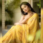 Teju Ashwini Instagram - 💛 Outfit : @samyakksarees Styled by - @labelswarupa Photographer - @camerasenthil Makeup - @reenapaiva Hair - @venki_hairstylist Jewellery- @mspinkpantherjewel Location - @ajgardens Orangjised by @rrajeshananda #tejuashwini#diwali
