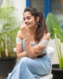 Teju Ashwini Instagram - 🤍

H&M @vishaa_hairandmakeup 
Styling @labelswarupa 
Jewelery @thegarnet.in 

Shot by @sathyaphotography3 

#tejuashwini