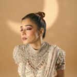 Tina Datta Instagram - The moon was singing my song today 🎵 A song I love, a song that is on repeat mode for me now and forever #TheSongOfHardWork . . 📸: @smileplease_25 🥻: @anjaleeandarjunkapoor 🧣: @stylingbyvictor @sohail__mughal___ 💄: @makeupbyrishabk . . #EklaChaloRe #WarriorPrincess #TinaKaStyle #ootn #fashion #potd #photooftheday #style #lookbook #stylediary #tinadatta