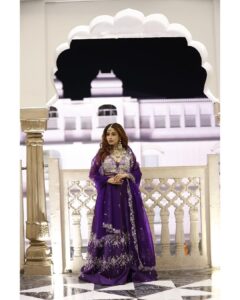 Tina Datta Instagram - In the fairy land, dressed like a Queen, ruling all over!! She’s who you’d never wanna mess with… . . . #EklaChaloRe #WarriorPrincess #TinaKaStyle #fashion #style #fashionshow #stylish #lookbook #ramp #tinadatta The Great Pink City - Jaipur