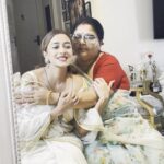 Tina Datta Instagram - Mummiyon Ki Mummy, Tina ki Mummy is back and with a lot of love ❤️ Missing her and hoping she can visit me soon ❤️❤️❤️ . . 👗: @sugankesar 🤝: @dinky_nirh . . #FamilyDatta #FamilySunday #MummyDatta #TinaKiMummy #EklaChaloRe #WarriorPrincess #feelkaroreelkaro #feelitreelit #reels #sunday #sundayvibes #family #familytime #love #goodvibes #explorepage #tinadatta