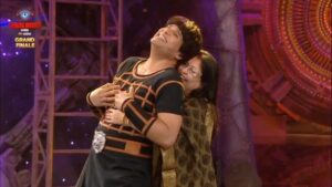 Tina Datta Instagram - Mummyon Main Mummy, Tina Ki Mummy!  Truly one of the best highlights of Bigg Boss 16 is #MummyDatta ❤️
.
.
.
#EklaChaloRe #WarriorPrincess #TinaTriumphs #TribeTina #TinaInBB #TinaDatta #biggboss #biggboss16 #bb #bb16 #salmankhan #finale #BiggBoss16Finale #fyp @voot @vootselect @colorstv @endemolshineind