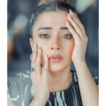 Tina Datta Instagram - Flow with the symphonies of life, it makes good music!! . . 📸: @sk_.click 👗: @scribble 🧣: @nidhikurda 📍: @bombayadda 💄: @upasana.chh__ 💇‍♀️: @irshad__hair . . #EklaChaloRe #WarriorPrincess #TinaKaStyle #fashion #style #lookbook #stylefile #fashionstyle #styleinspo #potd #tinadatta