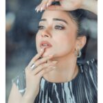Tina Datta Instagram - Flow with the symphonies of life, it makes good music!! . . 📸: @sk_.click 👗: @scribble 🧣: @nidhikurda 📍: @bombayadda 💄: @upasana.chh__ 💇‍♀️: @irshad__hair . . #EklaChaloRe #WarriorPrincess #TinaKaStyle #fashion #style #lookbook #stylefile #fashionstyle #styleinspo #potd #tinadatta
