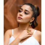 Tina Datta Instagram - Be the white light that illuminates the darkness!! . . 📸: @being_flamingo 👗: @ordinaree 📍: @invisiblegastronomybar . . #TinaKaStyle #StrongerAndBetter #TinaTriumphs #WarriorPrincess #TeamTina #TribeTina #TinaInBB #TinaDatta #biggboss #biggboss16 #bb #bb16 #salmankhan #lookbook #stylefile #fashion #fyp @voot @vootselect @colorstv @endemolshineind