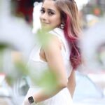 Tina Datta Instagram - Ek Ladki, ek pyaare se khwaab si!! 🥰 . . 🎥: @sk_.click 👗: @theancestrystore 💎: @cherryblossoms.designs 🧣: @hemlataa9 @stylebyhemlataa 🤝: @saloni142_ . . #EklaChaloRe #WarriorPrincess #TinaKaStyle #feelkaroreelkaro #feelitreelit #reels #instareels #fashion #style #lookbook #stylefile #stylish #explorepage #tinadatta