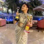 Tina Datta Instagram - The night is a blur but what stands out is not one but two beauties standing tall reminding me that no matter what, I have made it all worth it! 🤗❤️ @newsxonline @iconicgoldaward . . 🥻: @anjaleeandarjunkapoor 🧣: @stylingbyvictor @sohail__mughal___ 💄: @makeupbyrishabk . . #EklaChaloRe #WarriorPrincess #TinaKaStyle #ootn #fashion #potd #photooftheday #style #lookbook #stylediary #awards #newsxshaktiawards #iconicgoldawards2023 #tinadatta