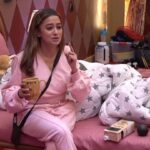 Tina Datta Instagram - It’s not always about the privileges… Being a Captain of Bigg Boss house is more than getting saved and having a royal room!! And it’s about leading, and our Tinzi is a leader! . . 👗1: @omanabyranjanabothra 💎: @khushi_jewels 👗3: @neceseralove 🧣: @hemlataa9 @stylebyhemlataa 🤝: @saloni142_ 👨‍👩‍👧‍👦: @stylingbynehal . . #WarriorPrincess #TeamTina #TribeTina #TinaInBB #TinaDatta #biggboss #biggboss16 #bb #bb16 #salmankhan #instagood #instadaily @voot @vootselect @colorstv @endemolshineind